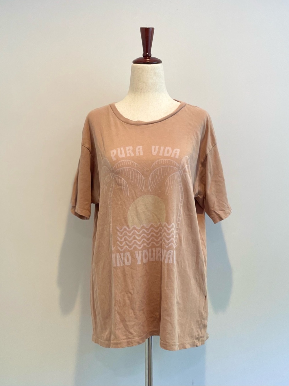 Pura Vida Graphic T-Shirt - size small
